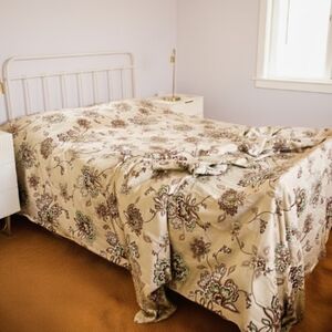 NEW, King Size Floral Duvet Cover + NEW Matching King Size Flat Sheet 🏕